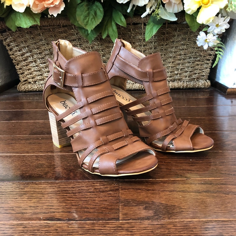LIKE NEW Bucco Alzina Cutout Sandal (US 9)